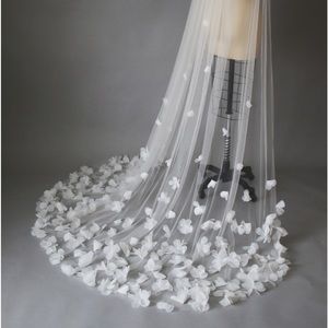 bridal veil, cathedral veil, flower/floral veil -275 cm, light ivory